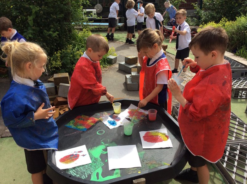 Image of colour mixing fun in the sun!